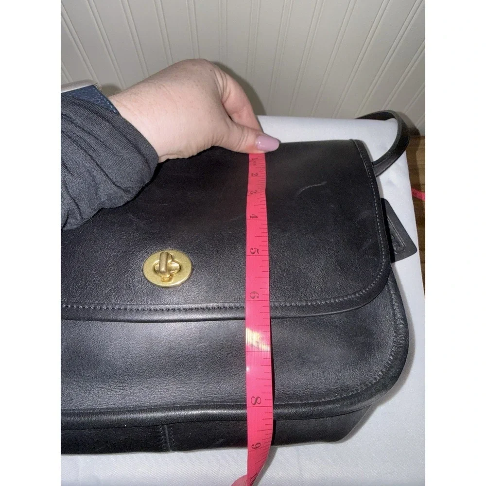 Vintage Coach Black Leather Gold City Crossbody Bag Purse Turnlock Handbag EUC